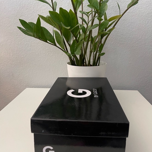 GUESS Women's Loven Gray Sneaker - Picture 10 of 11